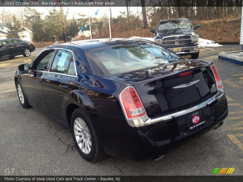 Blackberry Pearl / Black/Light Frost Beige 2012 Chrysler 300