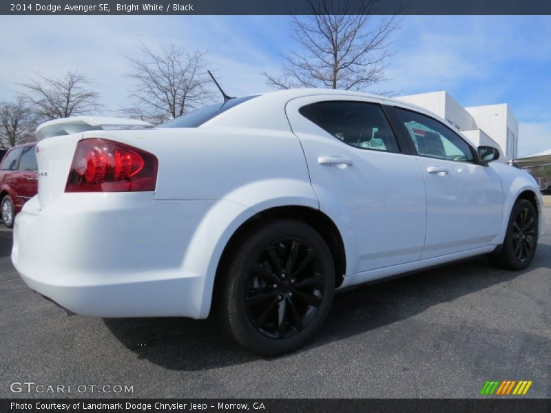 Bright White / Black 2014 Dodge Avenger SE