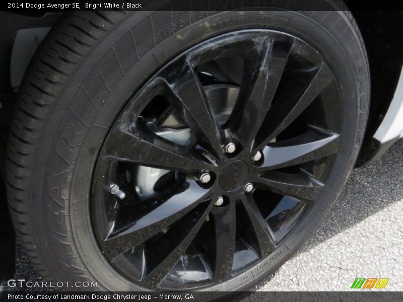 Bright White / Black 2014 Dodge Avenger SE