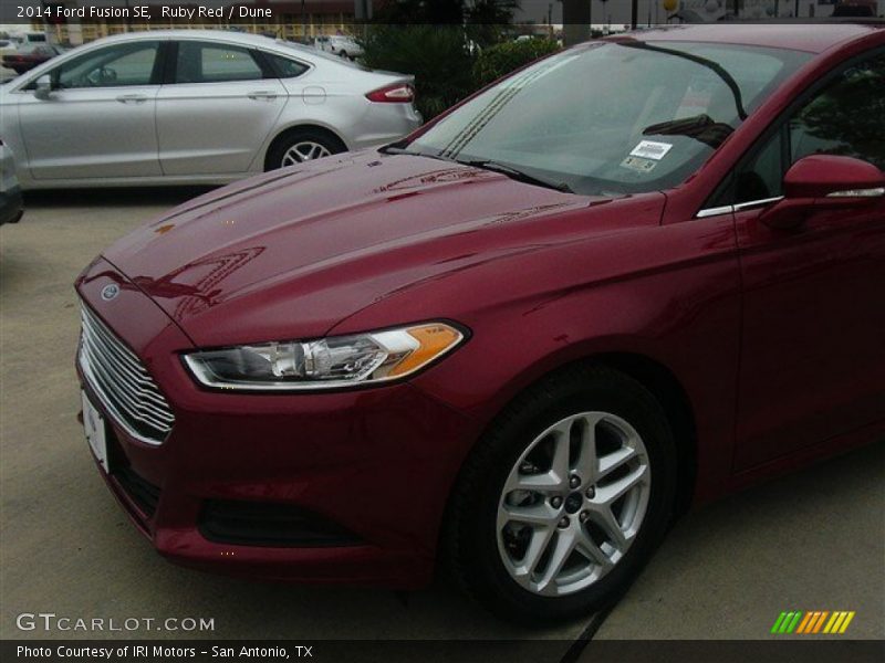 Ruby Red / Dune 2014 Ford Fusion SE