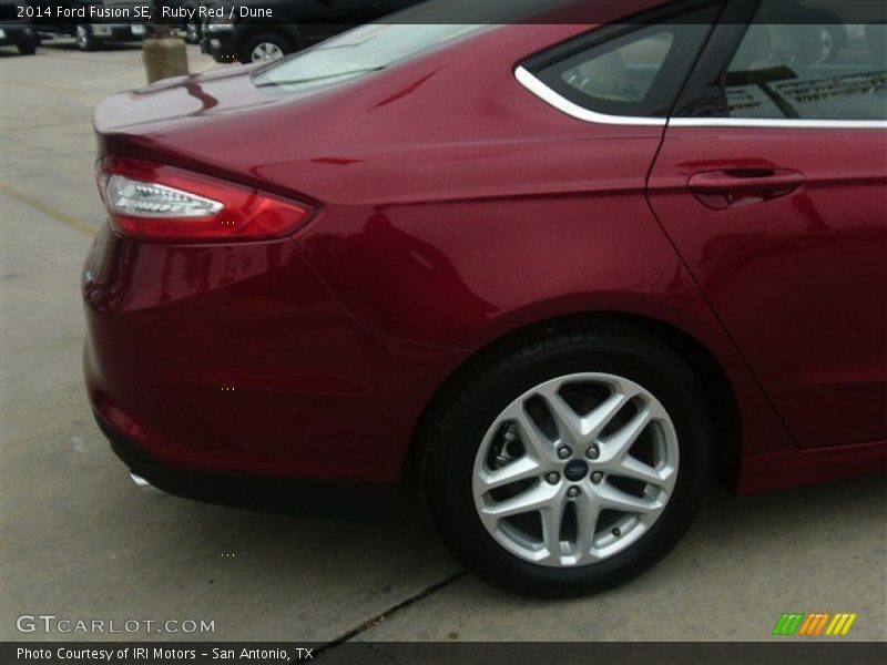 Ruby Red / Dune 2014 Ford Fusion SE