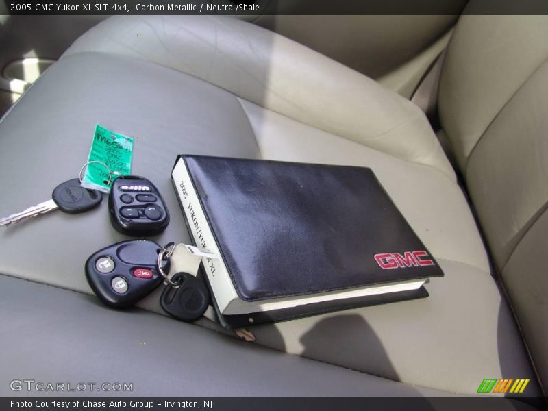 Carbon Metallic / Neutral/Shale 2005 GMC Yukon XL SLT 4x4
