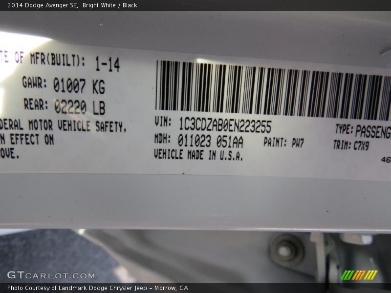 Bright White / Black 2014 Dodge Avenger SE