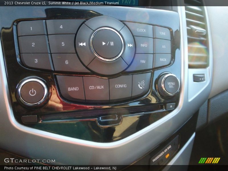 Summit White / Jet Black/Medium Titanium 2013 Chevrolet Cruze LS