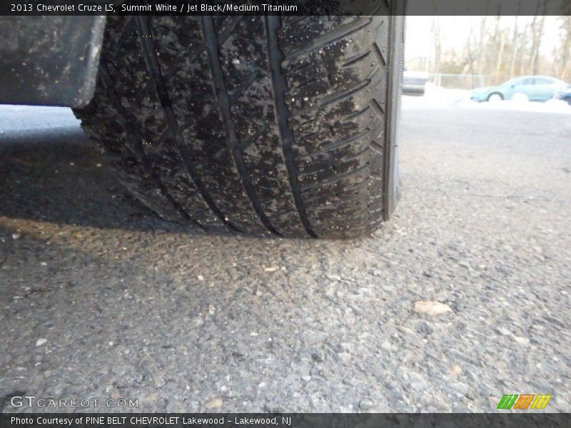 Summit White / Jet Black/Medium Titanium 2013 Chevrolet Cruze LS