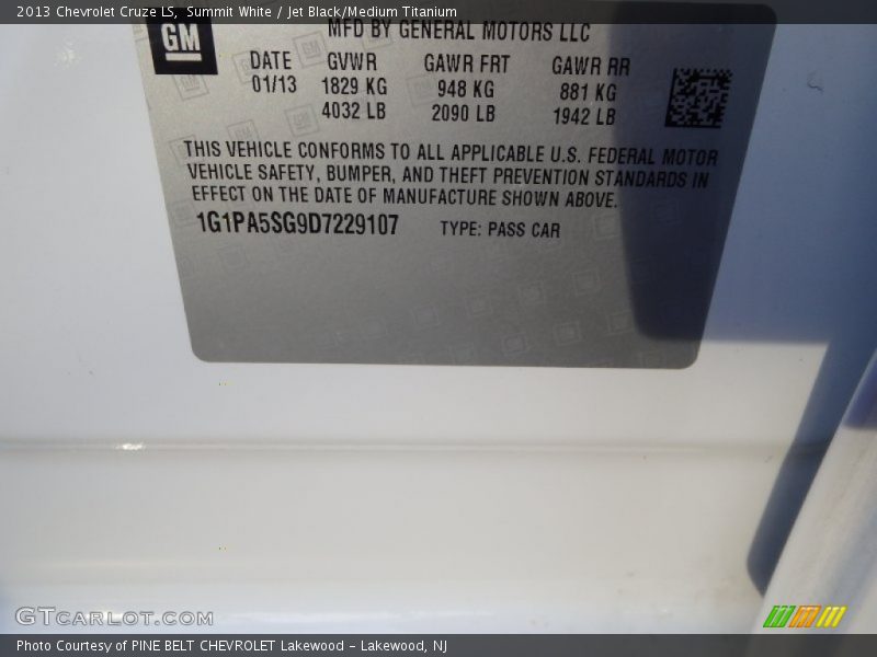 Summit White / Jet Black/Medium Titanium 2013 Chevrolet Cruze LS