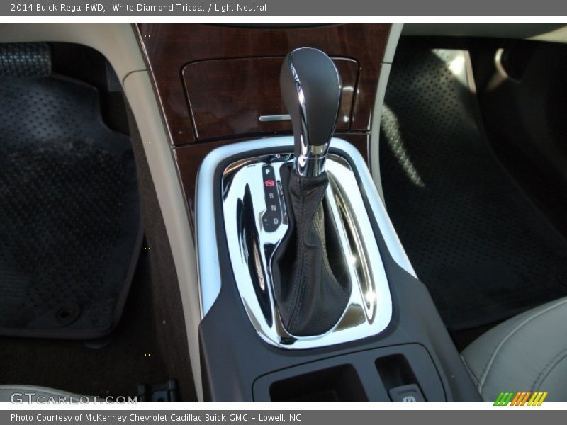 White Diamond Tricoat / Light Neutral 2014 Buick Regal FWD