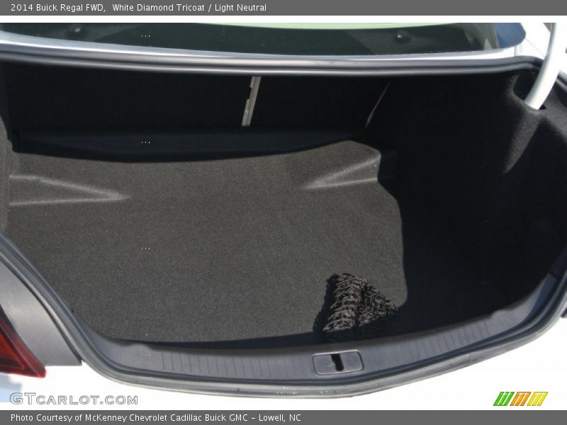 White Diamond Tricoat / Light Neutral 2014 Buick Regal FWD
