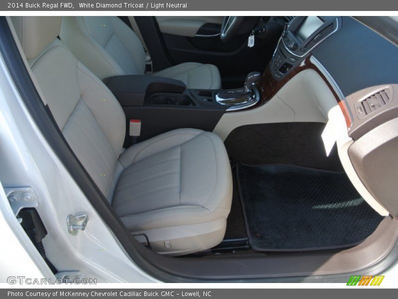 White Diamond Tricoat / Light Neutral 2014 Buick Regal FWD