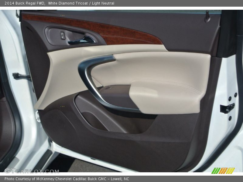 White Diamond Tricoat / Light Neutral 2014 Buick Regal FWD