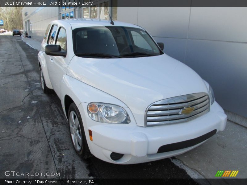 Front 3/4 View of 2011 HHR LS