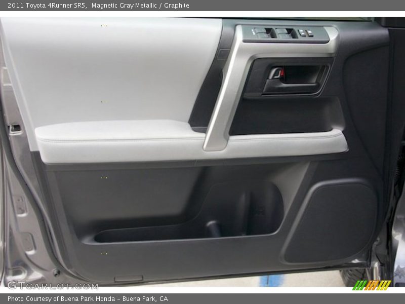 Magnetic Gray Metallic / Graphite 2011 Toyota 4Runner SR5