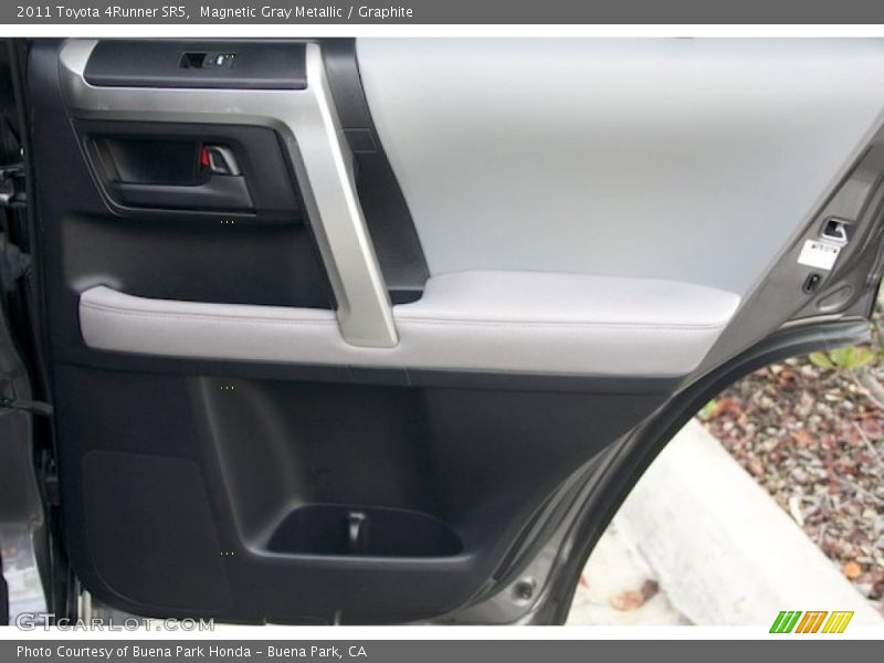 Magnetic Gray Metallic / Graphite 2011 Toyota 4Runner SR5