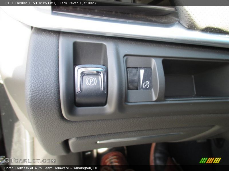 Black Raven / Jet Black 2013 Cadillac XTS Luxury FWD