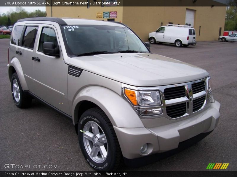 Light Graystone Pearl / Dark Slate Gray 2009 Dodge Nitro SE 4x4