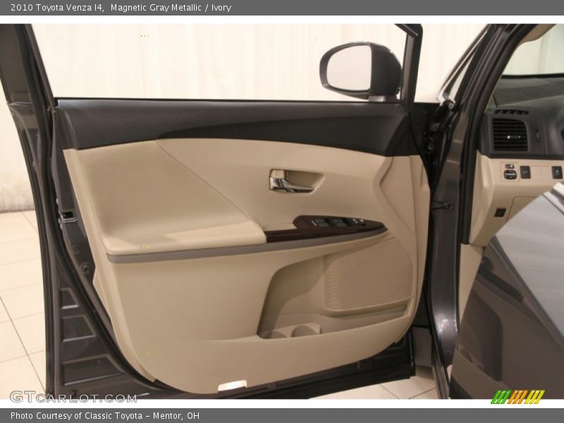 Magnetic Gray Metallic / Ivory 2010 Toyota Venza I4
