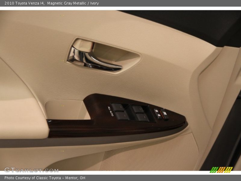 Magnetic Gray Metallic / Ivory 2010 Toyota Venza I4