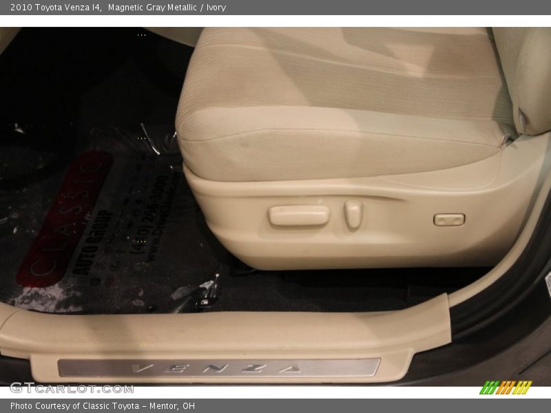 Magnetic Gray Metallic / Ivory 2010 Toyota Venza I4