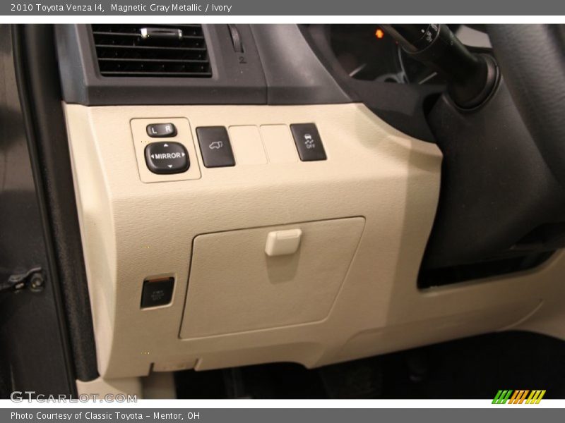 Magnetic Gray Metallic / Ivory 2010 Toyota Venza I4