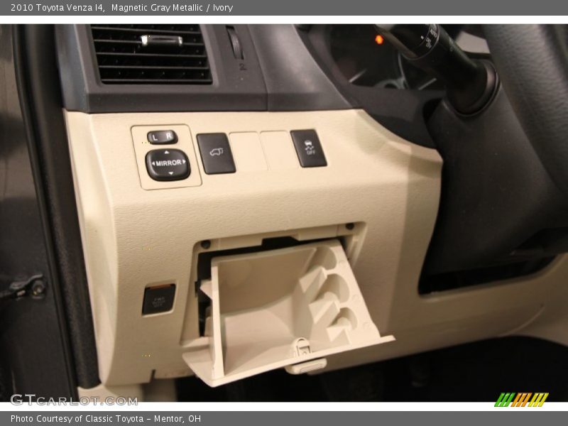 Magnetic Gray Metallic / Ivory 2010 Toyota Venza I4