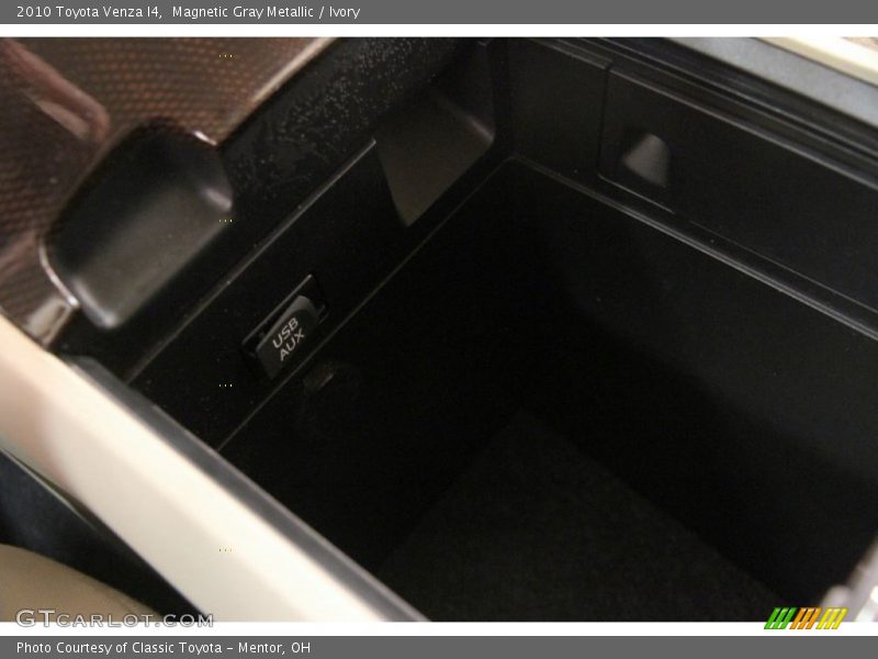 Magnetic Gray Metallic / Ivory 2010 Toyota Venza I4