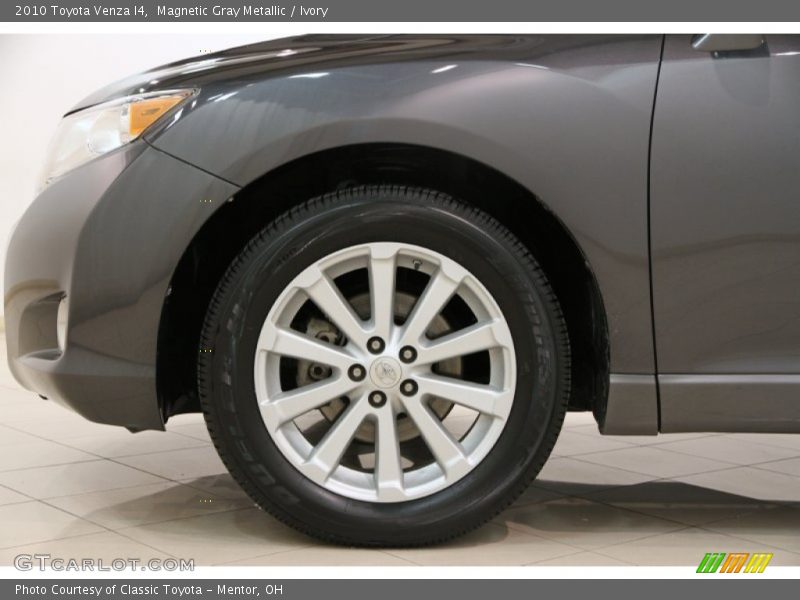 Magnetic Gray Metallic / Ivory 2010 Toyota Venza I4