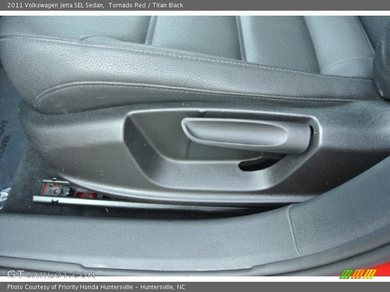 Tornado Red / Titan Black 2011 Volkswagen Jetta SEL Sedan