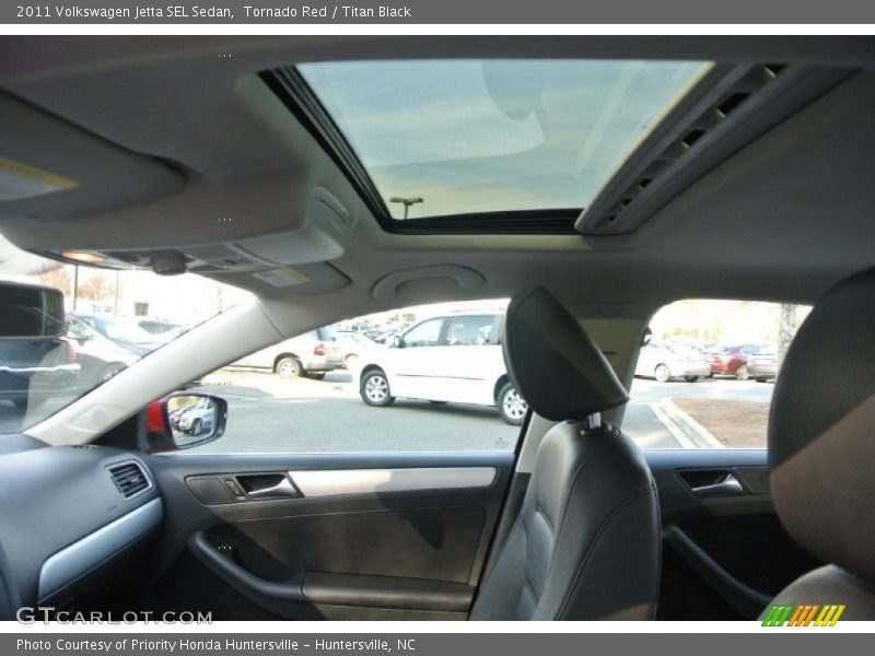 Tornado Red / Titan Black 2011 Volkswagen Jetta SEL Sedan