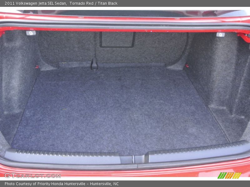 Tornado Red / Titan Black 2011 Volkswagen Jetta SEL Sedan