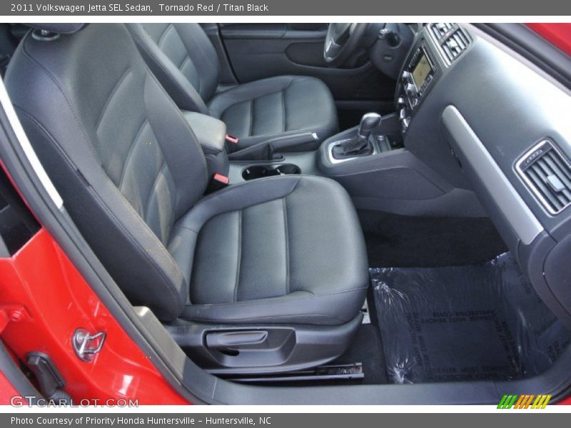 Tornado Red / Titan Black 2011 Volkswagen Jetta SEL Sedan