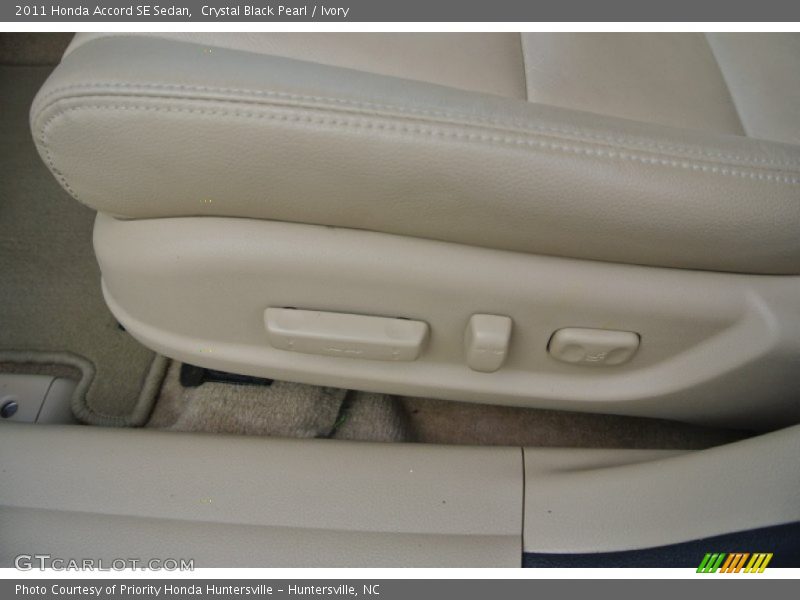 Crystal Black Pearl / Ivory 2011 Honda Accord SE Sedan