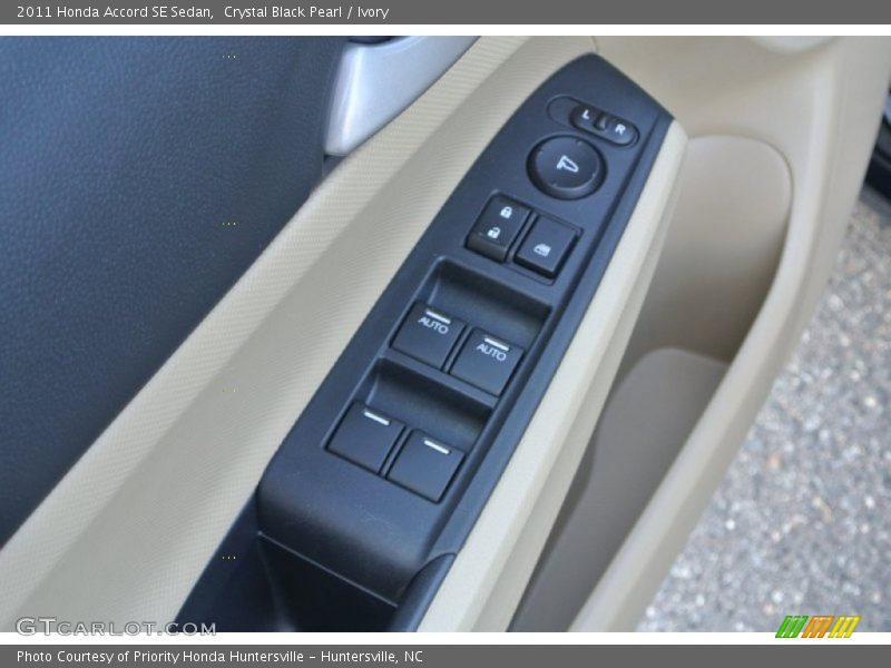 Crystal Black Pearl / Ivory 2011 Honda Accord SE Sedan