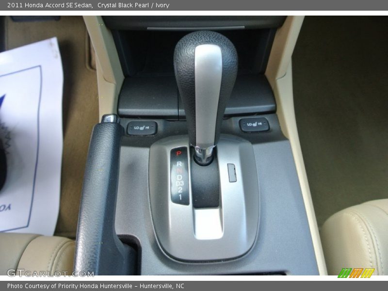 Crystal Black Pearl / Ivory 2011 Honda Accord SE Sedan