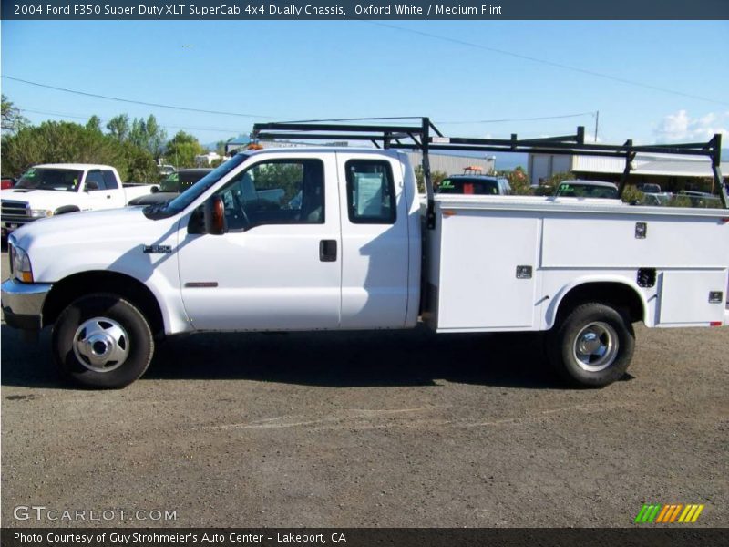 Oxford White / Medium Flint 2004 Ford F350 Super Duty XLT SuperCab 4x4 Dually Chassis