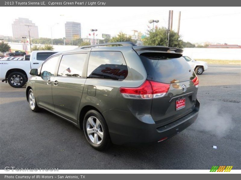 Cypress Green Pearl / Light Gray 2013 Toyota Sienna LE