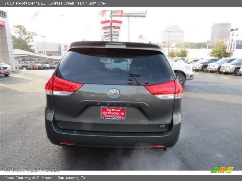 Cypress Green Pearl / Light Gray 2013 Toyota Sienna LE