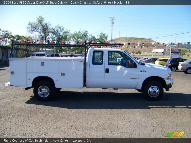 Oxford White / Medium Flint 2004 Ford F350 Super Duty XLT SuperCab 4x4 Dually Chassis
