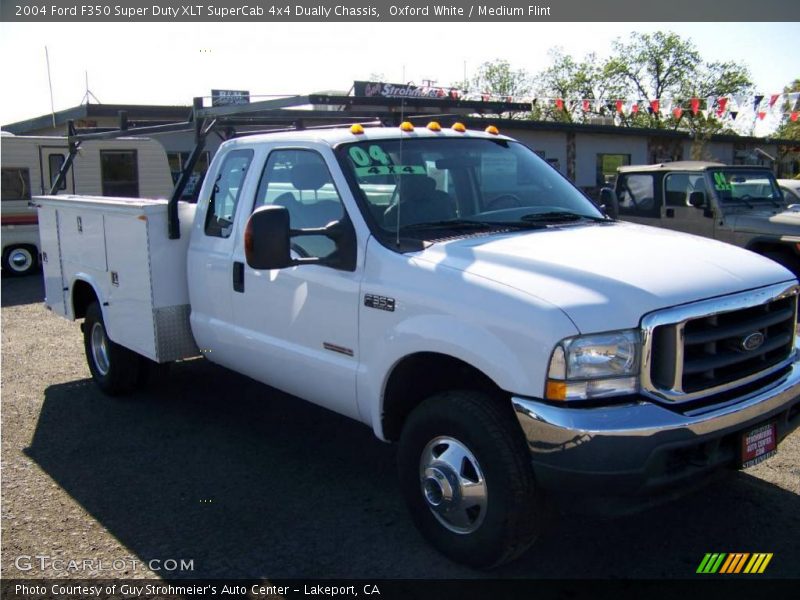 Oxford White / Medium Flint 2004 Ford F350 Super Duty XLT SuperCab 4x4 Dually Chassis