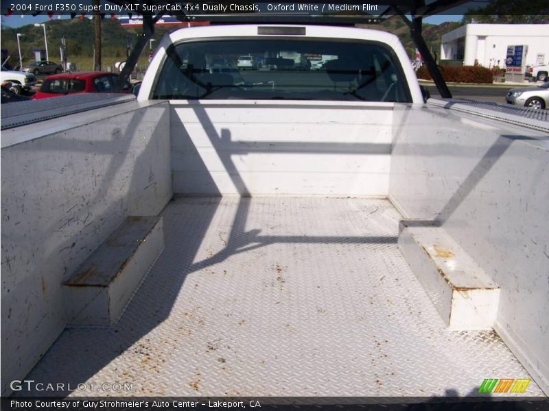 Oxford White / Medium Flint 2004 Ford F350 Super Duty XLT SuperCab 4x4 Dually Chassis