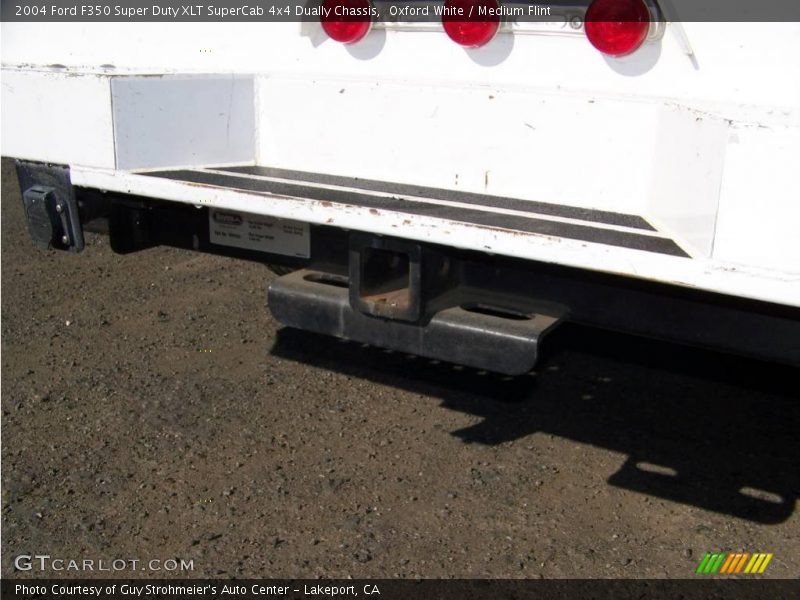 Oxford White / Medium Flint 2004 Ford F350 Super Duty XLT SuperCab 4x4 Dually Chassis