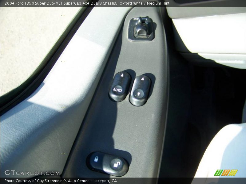 Oxford White / Medium Flint 2004 Ford F350 Super Duty XLT SuperCab 4x4 Dually Chassis