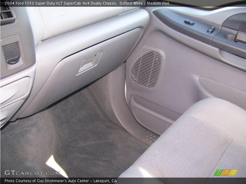Oxford White / Medium Flint 2004 Ford F350 Super Duty XLT SuperCab 4x4 Dually Chassis