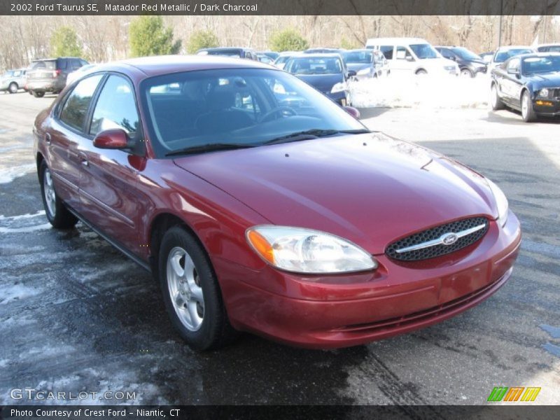 Matador Red Metallic / Dark Charcoal 2002 Ford Taurus SE