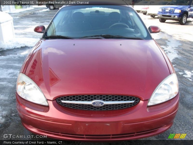 Matador Red Metallic / Dark Charcoal 2002 Ford Taurus SE
