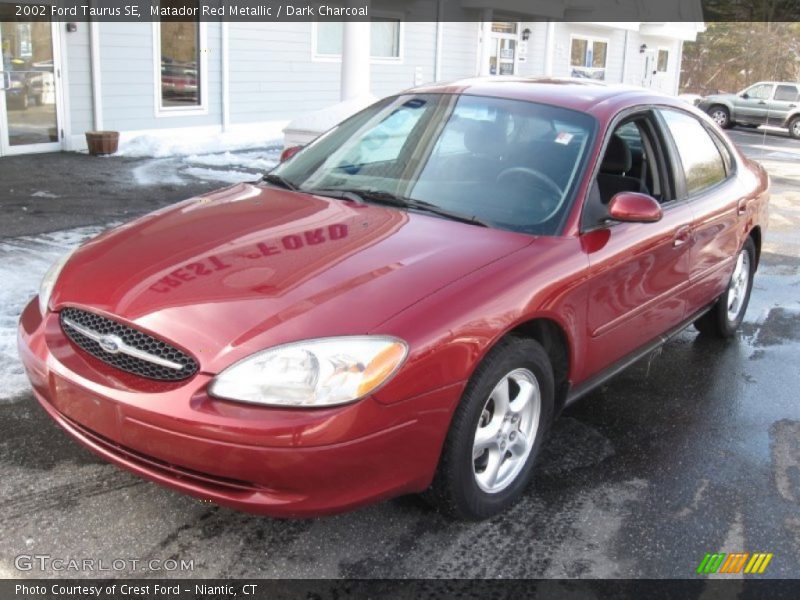 Matador Red Metallic / Dark Charcoal 2002 Ford Taurus SE