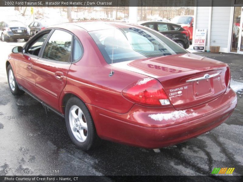 Matador Red Metallic / Dark Charcoal 2002 Ford Taurus SE