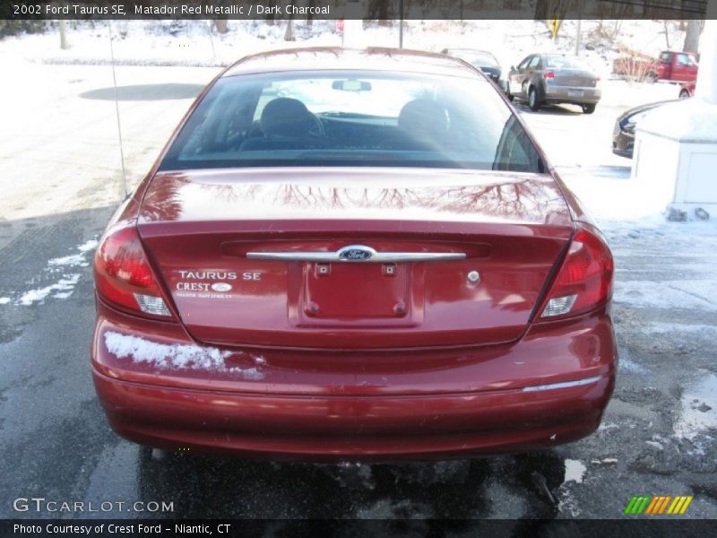 Matador Red Metallic / Dark Charcoal 2002 Ford Taurus SE