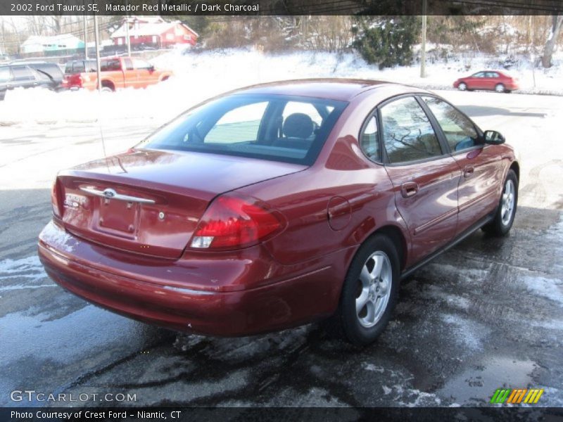 Matador Red Metallic / Dark Charcoal 2002 Ford Taurus SE