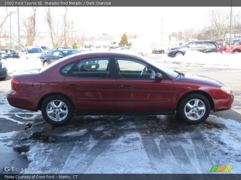 Matador Red Metallic / Dark Charcoal 2002 Ford Taurus SE