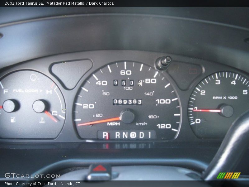 Matador Red Metallic / Dark Charcoal 2002 Ford Taurus SE